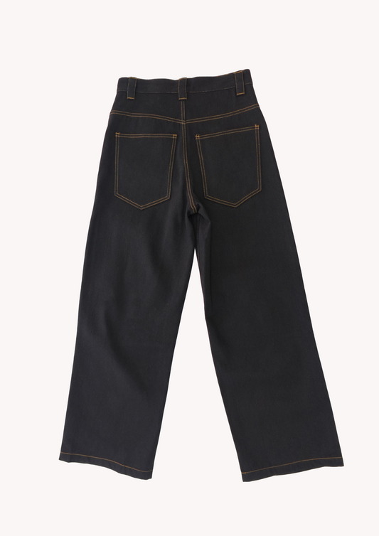 Men's loose-fit wide-legged jeans