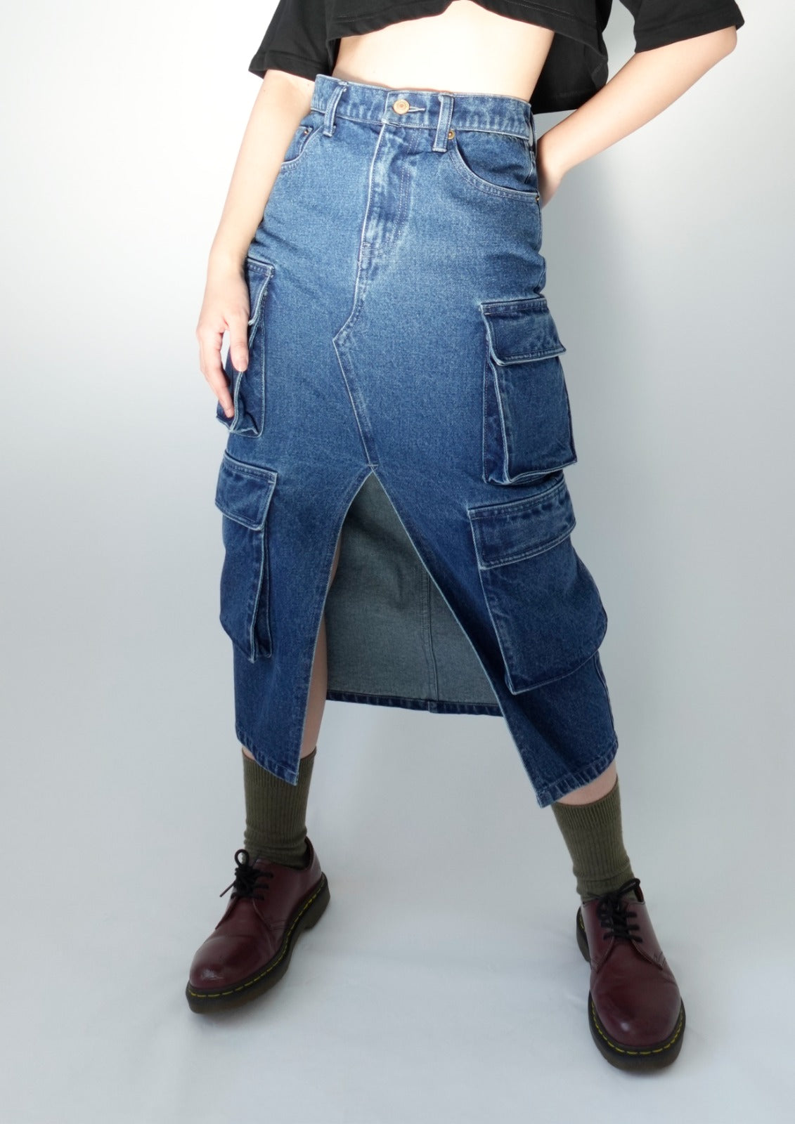 Women's knee-length denim skirt